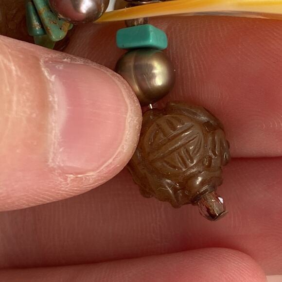 Vintage brown Chinese carved, turquoise and shell necklace - Picture 6 of 6